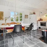 2 Bedroom Cozy In