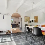Hébergement de vacances 2 Bedroom Cozy In