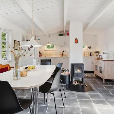 2 Bedroom Cozy In Feriehus