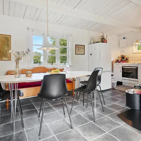 2 Bedroom Cozy In