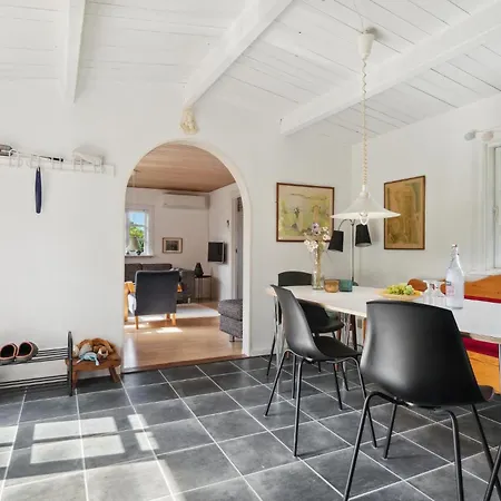 Vakantiehuis 2 Bedroom Cozy In