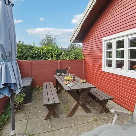 Vakantiehuis 2 Bedroom Cozy In Allinge-Sandvig