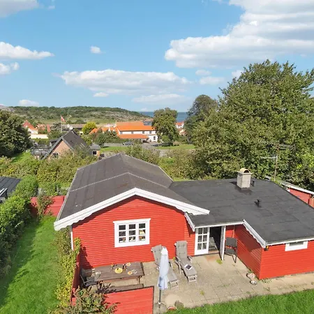 2 Bedroom Cozy In Holiday home