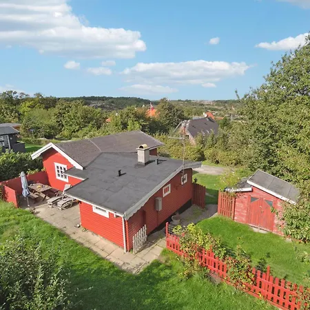 2 Bedroom Cozy In Holiday home