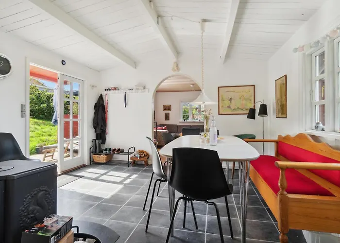 Feriehus 2 Bedroom Cozy In