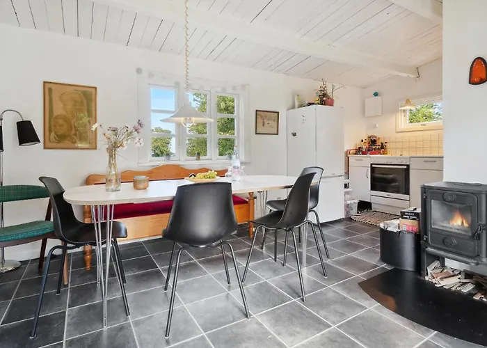 2 Bedroom Cozy In